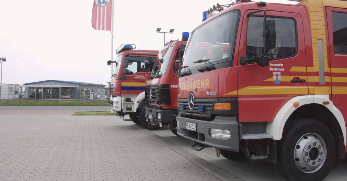 Sylt News: Großeinsatz der Feuerwehren nach Autobrand.